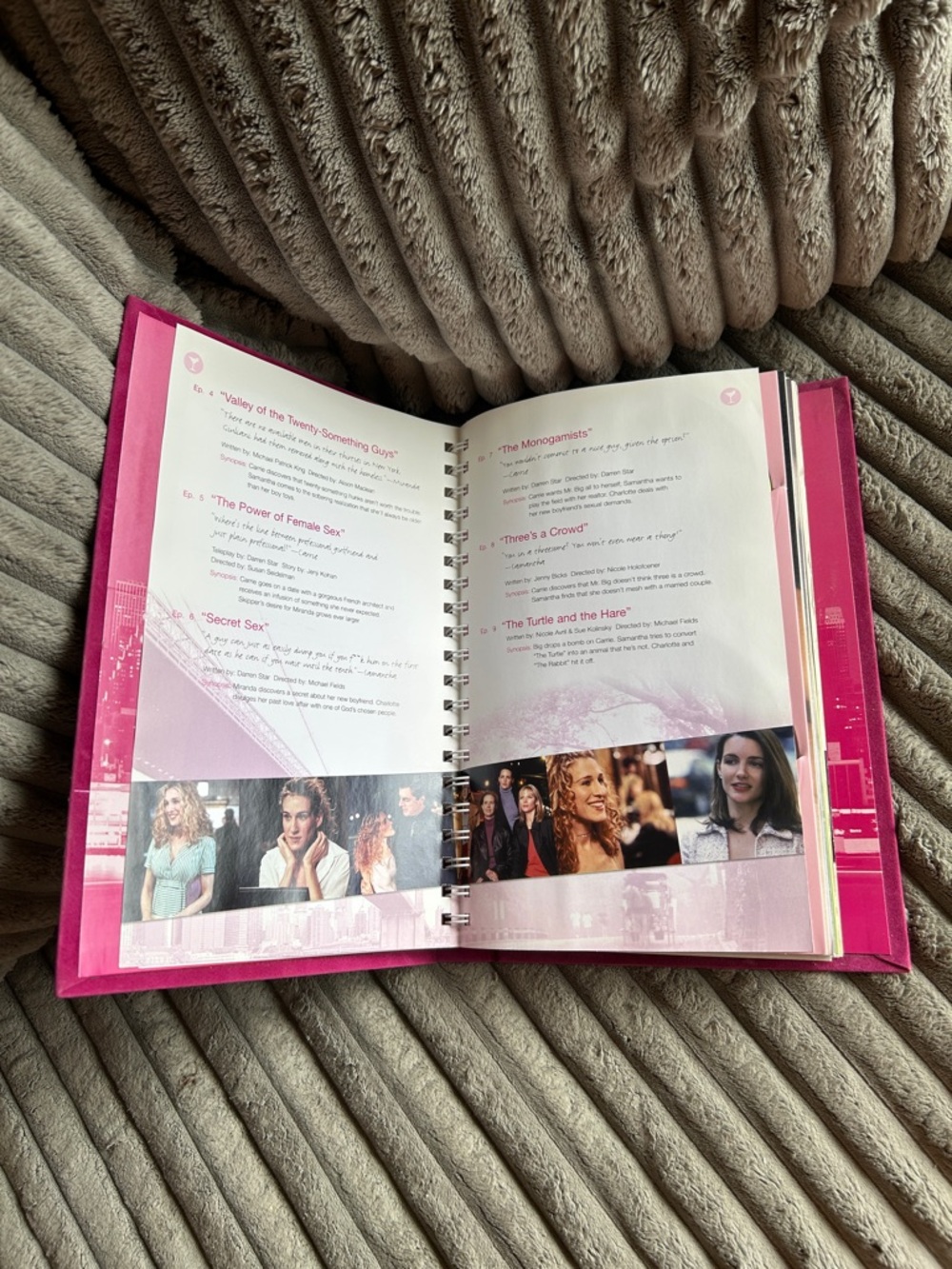HBO Sex and the City: The Complete DVD Series Collector's Gift Set Pre-owned - Picture 7 of 13